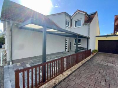Schöne "DHH" mit herrlichem Außenbereich, Einzelgarage und Carport..