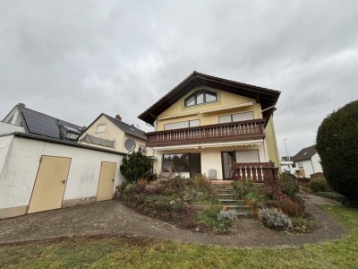 Großzügige, komplett sanierte 4-Zimmer-Terrassenwohnung mit Garten – sofort frei