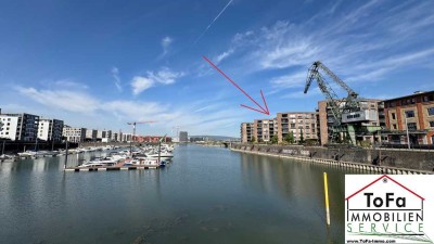 ToFa: bald frei - möblierte DG-Wohnung mit Blick auf den Rhein UND den Zollhafen, Rarität!