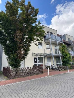 Geschmackvolle, vollständig renovierte 2-Zimmer-Wohnung mit Balkon in Schönefeld