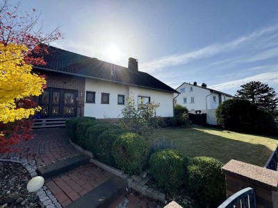 Charmantes Einfamilienhaus mit Wintergarten und Ausbaupotenzial in Baunatal-Hertingshausen