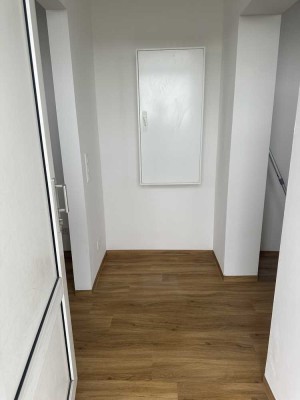 Helle und vollständig renovierte 2-Zimmer-Wohnung mit Balkon in Unna