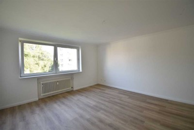Renoviert! Bezugsfreie 3-Zi-Whg mit Balkon in ruhiger Lage