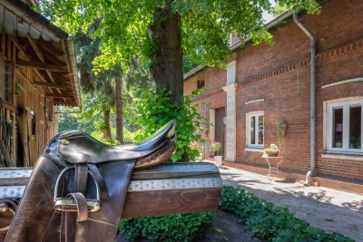 NUR ALS WERKSWOHNUNG:  4 Zi.-Dachgeschosswohnung in malerischer Umgebung