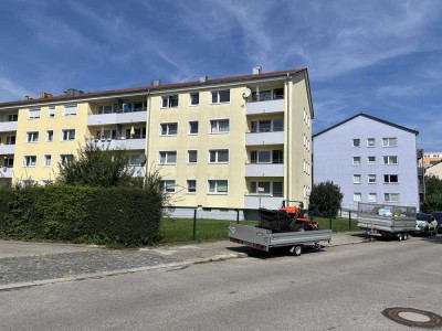 Neu renovierte 2ZKB-Wohnung mit Süd-Balkon und Parkett und EBK