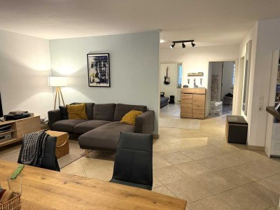 Exklusive 3 Zimmer-Wohnung II Teilweise möbliert II Garten II Einbauküche II TG-Stellplatz