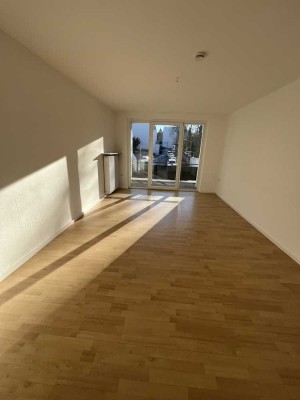 Schwelm-Zentrum 3 Zi-WG, große Wohnküche mit NEUER EINBAUKÜCHE + neue E-Geräte,geringe Nebenkosten