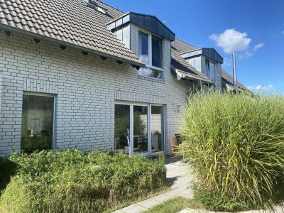 Gepflegte Doppelhaushälfte mit gehobener Ausstattung, idyllischem Garten & großem Badeteich