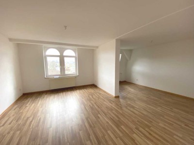 Toller Blick! Zentrumsnah - großzüge, helle 3- Raum DG Wohnung