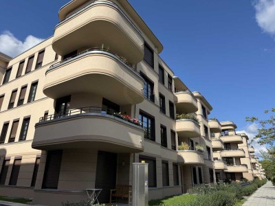 Luxuriöse Neubauwohnung mit Dachterrasse, Jacuzzi, Balkon und Tiefgarage in Potsdam