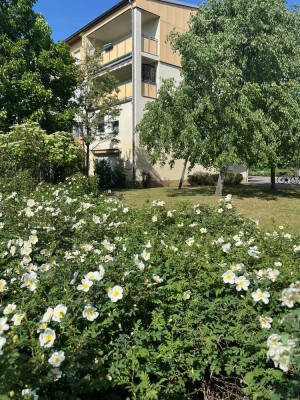 + + vermietete Maisonettewohnung im Stil eines Reihenendhauses mit Sonnenterrasse + +