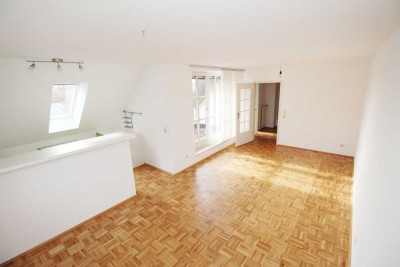 CHARMANT IM DACHGESCHOSS!!! Geräumige 2,5-Zimmer-Maisonette-Wohnung mit Dachterrasse und 2 Bädern