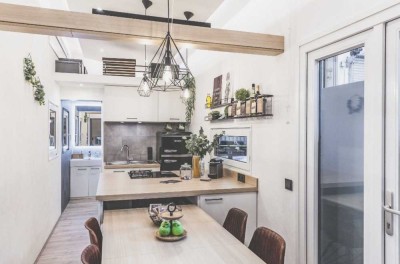 Kompakter Luxus: Ihr stilvolles Tiny Home für ein Leben voller Möglichkeiten.