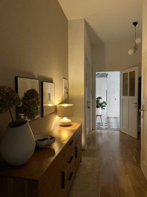 Helle und großzügige Altbauwohnung direkt am großen Garten