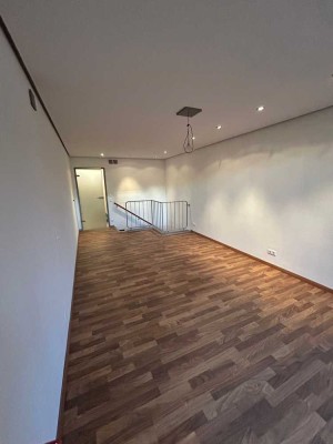 Exklusive 2-Zimmer-Maisonette-Wohnung mit Balkon in Neu-Ulm