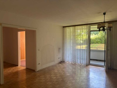 GÜNSTIG! 94 m²-Wohnung mit 4 Zimmern, Küche, Diele, Bad, Gäste-WC, HWR, 2 Logien .......