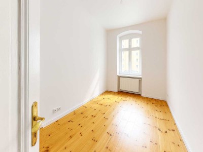 Altbaucharme in Kreuzberg: 2-Zimmer-Wohnung im Denkmal mit Dielen nahe Spree