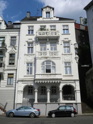 Wunderschöne Altbauwohnung mit Balkon und eigenem kleinen Garten/Terrasse auf dem Ölberg