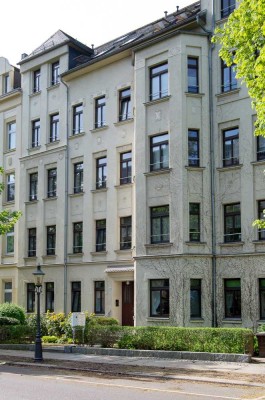 Wohnung mit Südbalkon und großer Küche - neues Bad und neue Böden