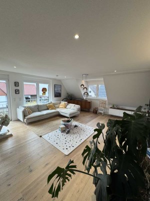 Helle 3 Zimmer Maisonette-Wohnung mit hochwertiger Ausstattung, Dachterrasse und Klimaanlage