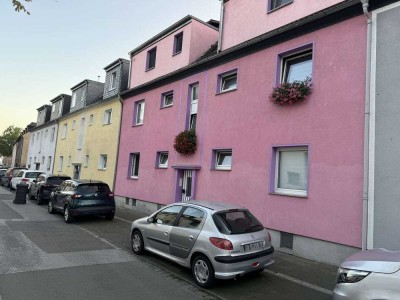 Mehrfamilienhaus mit fünf Wohneinheiten, Balkone und Garten