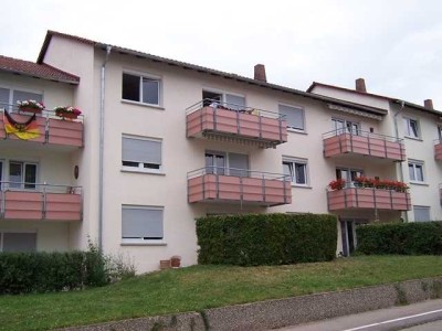 Vollständig renovierte 3-Raum-Wohnung mit Balkon und Einbauküche in Stuttgart-Zuffenhausen