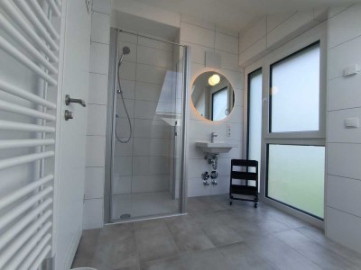 Ideal für Wohngemeinschaft:  NEUBAU 3 Zi-Whg, luxuriös möbliert, Neufahrn (S1) / Garching