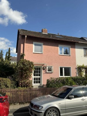 Sonnige, zentral gelegene Doppelhaushälfte in Wiesbaden-Süd-Ost
