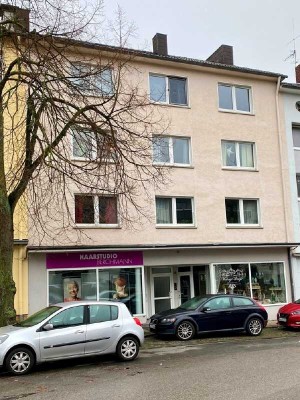 zentrale und helle Wohnung mit kleinem Balkon