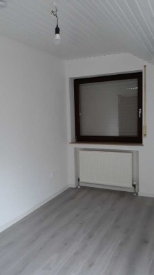 Freundliche und gepflegte 3-Raum-DG-Wohnung mit Balkon in Hösbach