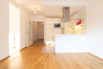 ZUM VERKAUFEN! Attraktive Kapitalanlage: Vermietete charmante Kleinwohnung mit großzügigem Balkon und Tiefgaragenstellplatz! Nähe U6 Spitz!