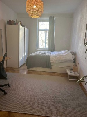 Schwabing nähe Bayernpark - Charmante Zwei-Zimmer Wohnung - WG geeignet