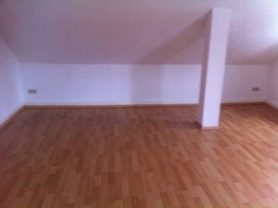 Freundliche und modernisierte 2-Zimmer-DG-Wohnung in Essen