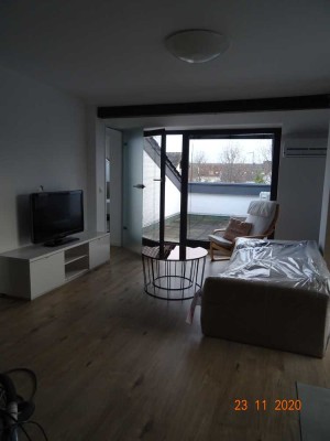 Vollmöblierte Penthouse DG Wohnung-LUXUS mit Dachterrasse-Klima-Kamin für Pendler oder Studenten