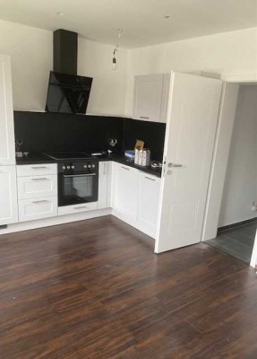 Kelsterbach, renovierte Single-Wohnung mit Einbauküche