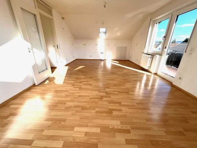 *seit 1992 IMMO-ZAHN* NUR für SINGLE od. PAAR: Charmantes 3-Zi.Dachstudio mit SÜD-BALKON