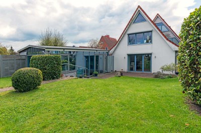 Hochwertiges Reihenendhaus in Schönkirchen ca. 129 m² Wohnfläche  großer Garage und Gartenpavillon