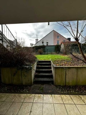 Wunderschöne Souterrain Wohnung mit schöner Terrasse mit Blick ins grüne