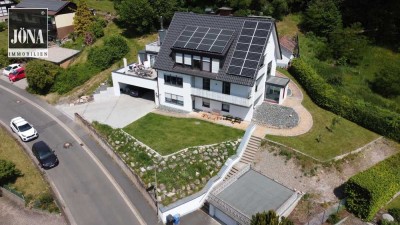 Blick über die Dächer von Kulmbach!
Saniertes Drei-Familien-Haus mit Wärmepumpe und Photovoltaikanl