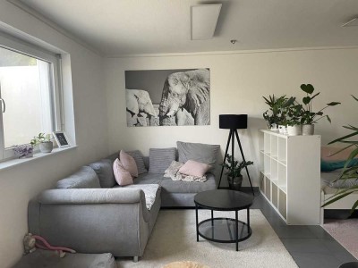 Neuwertige teilmöblierte 1-Zimmer-Einliegerwohnung mit EBK in S-Bahn Nähe