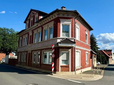 Neujahrskracher mit Platz für die ganze Familie - Mehrfamilienhaus in zentraler Lage Graslebens