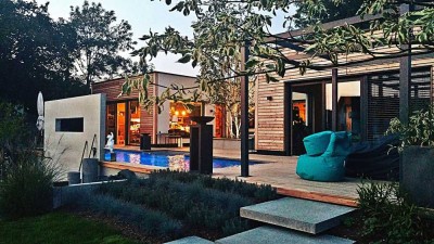 Barrierefreier Bungalow mit separat vermietbarer Einliegerwohnung, Pool und Sauna im Grünen!