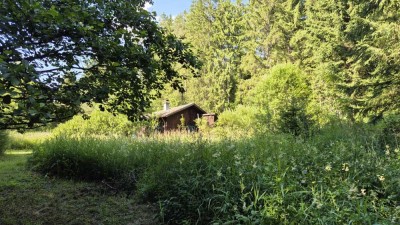 Hüttengrundstück mit Bach, Wasser und Strom - einmalige Gelegenheit