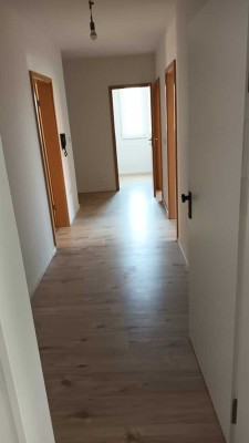 Erstbezug nach Sanierung mit Balkon: Attraktive 3-Zimmer-Wohnung in Volkach