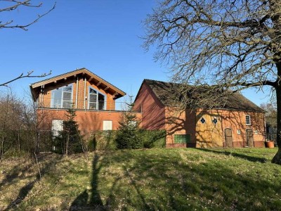 Gehöft mit historischer Scheune, individuellem Holzhaus & 20.113 m² Grundstück in idyllischer Lage m