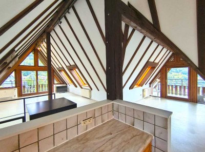 Charmante Dachgeschosswohnung mit 3 Balkonen – Wohnen mit Weitblick in Sasbachwalden