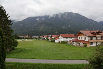 Sehr ruhig und idyllisch, 4,5 Zimmer auf zwei Ebenen am Rande von Krün