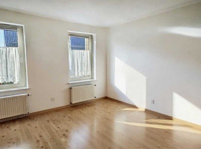 Charmante 2-Zimmer-Wohnung in saniertem Altbau in Leipzig-Knautkleeberg