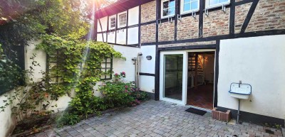 = H = TRAUMHAFTES, KLEINES FACHWERKHAUS MIT IDYLLISCHER TERRASSE. INKL. STELLPLATZ = H =