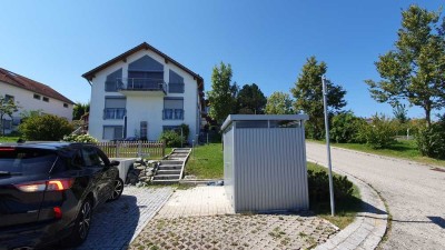 3-Zimmer-Dachgeschosswohnung mit Bergblick, Balkon und Einbauküche in Kaufbeuren